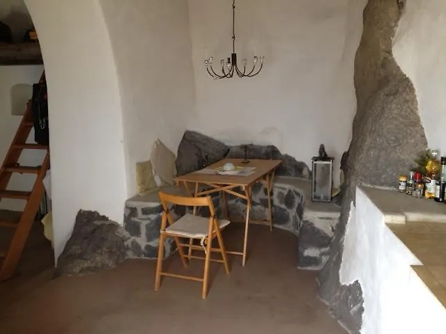 Feriehus The Real Alicudi'S Experience Hotel
